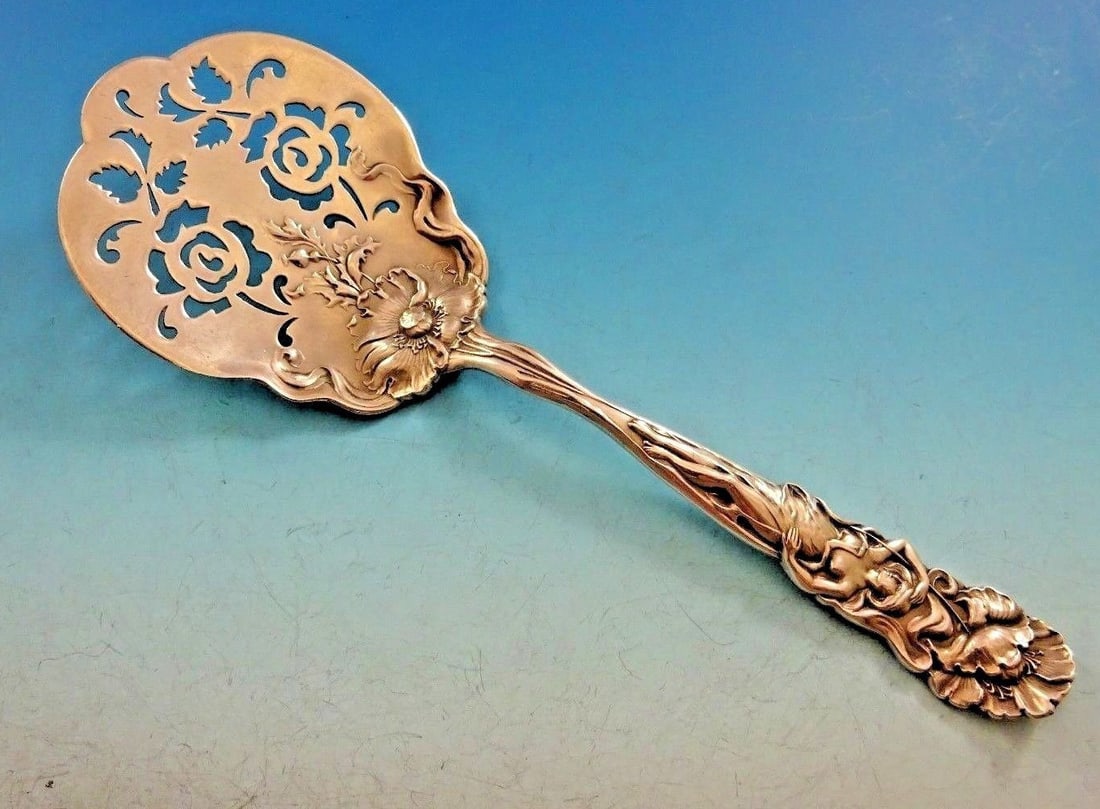 Alvin Raphael Sterling Silver 8" Tomato Server with Rose Motif: Alvin Raphael Sterling Silver 8" Tomato Server with Rose Motif This exquisite tomato server is part of the Raphael pattern by Alvin, showcasing a stunning Art Nouveau design. Crafted from high-quality