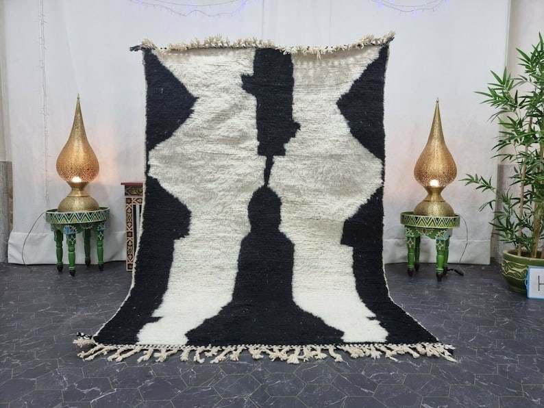Authentic Handmade Moroccan Berber Wool Rug 8 x 5 Feet: Authentic Handmade Moroccan Berber Wool Rug 8 x 5 Feet Discover the elegance and warmth of this Authentic Soft Handmade Moroccan Berber Wool Rug. Handwoven in the Atlas Mountains by skilled Berber wom