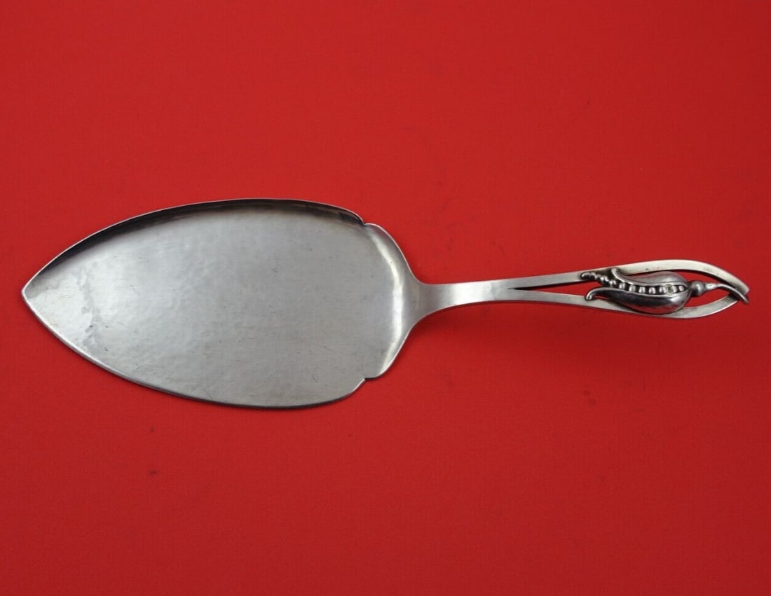 Carl Poul Petersen Peapod Sterling Silver Fish Server 10 Inch: Carl Poul Petersen Peapod Sterling Silver Fish Server 10 Inch Elevate your dining experience with this exquisite Sterling Silver Fish Server from the Peapod pattern by Carl Poul Petersen. Featuring a 