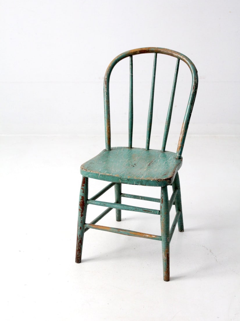 Antique Turquoise Green Bow Back Windsor Chair: Antique Turquoise Green Bow Back Windsor Chair Discover the charm of this antique painted bow back Windsor chair, featuring a classic round spindle back design. The chair showcases a beautifully aged 