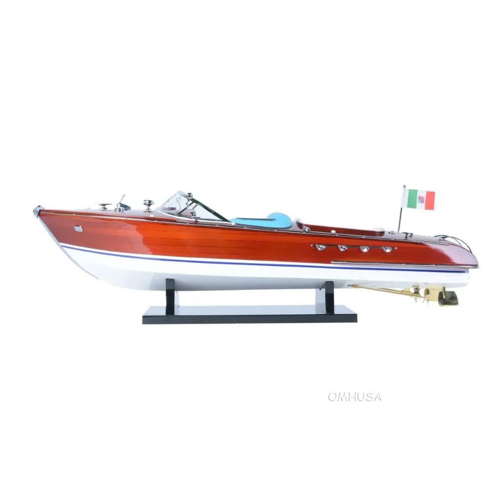 Hand-Crafted Riva Aquarama Model in Mahogany with Chrome Finish: Hand-Crafted Riva Aquarama Model in Mahogany with Chrome Finish This exquisite Riva Aquarama model showcases a stunning design in mahogany, reflecting the craftsmanship of classic maritime aesthetics.