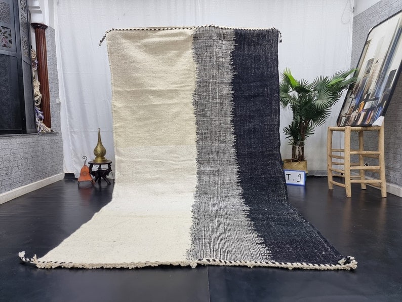 Handmade Moroccan Berber Rug 100% Wool Black and White 9.84 x 6.56 Feet: Handmade Moroccan Berber Rug 100% Wool Black and White 9.84 x 6.56 Feet Discover the beauty of this authentic handmade Moroccan Berber rug, intricately handwoven in the Atlas Mountains by skilled loca