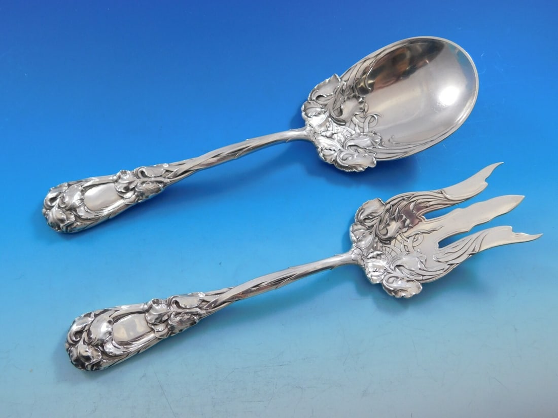 Durgin New Art Sterling Silver Salad Serving Set 2-Piece 9.5" Vintage: Durgin New Art Sterling Silver Salad Serving Set 2-Piece 9.5" Vintage Enhance your dining experience with this exquisite 2-piece salad serving set crafted by Durgin in the New Art pattern. This vintag