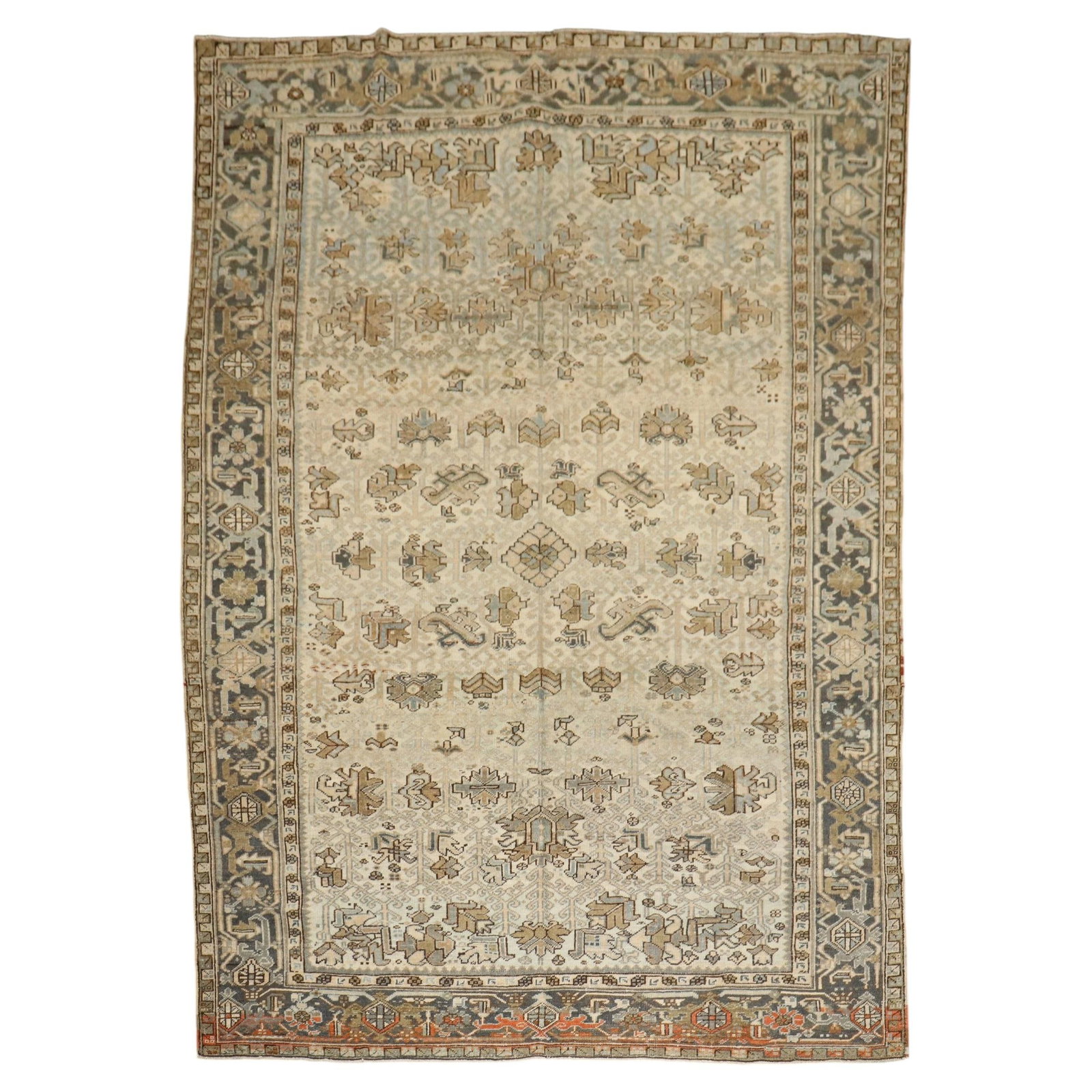 1930s Heriz wool hand knotted room rug 7' 7 x 10' 4: 1930s Heriz wool hand knotted room rug 7' 7 x 10' 4 This antique Heriz rug from the 1930s features a Tudor style and is hand-knotted from wool. Its room size dimensions make it a striking decorative p