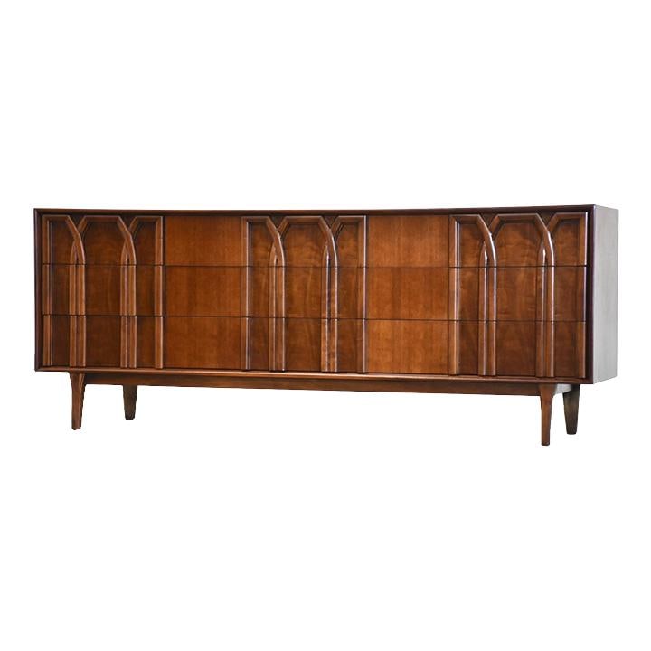 Mid Century Walnut Dresser 1960s by Red Lion 9 Drawers: Mid Century Walnut Dresser 1960s by Red Lion 9 Drawers This stunning mid-century modern dresser features a beautifully refinished walnut exterior and boasts nine spacious drawers, providing ample stor