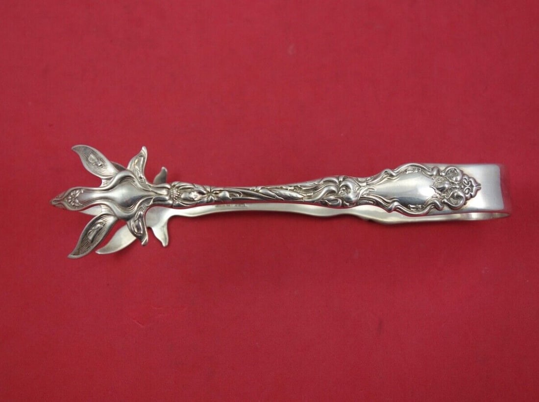 Wallace Eton Sterling Silver Ice Tong 6.5 inches: Wallace Eton Sterling Silver Ice Tong 6.5 inches Enhance your serving experience with this exquisite Eton Ice Tong by Wallace. Crafted from high-quality sterling silver, this elegant piece measures 6 