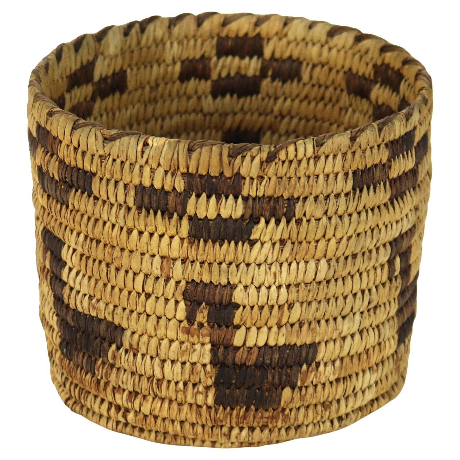 Vintage Native American Woven Reed Basket 20th Century Decorative Piece (1 of 7)