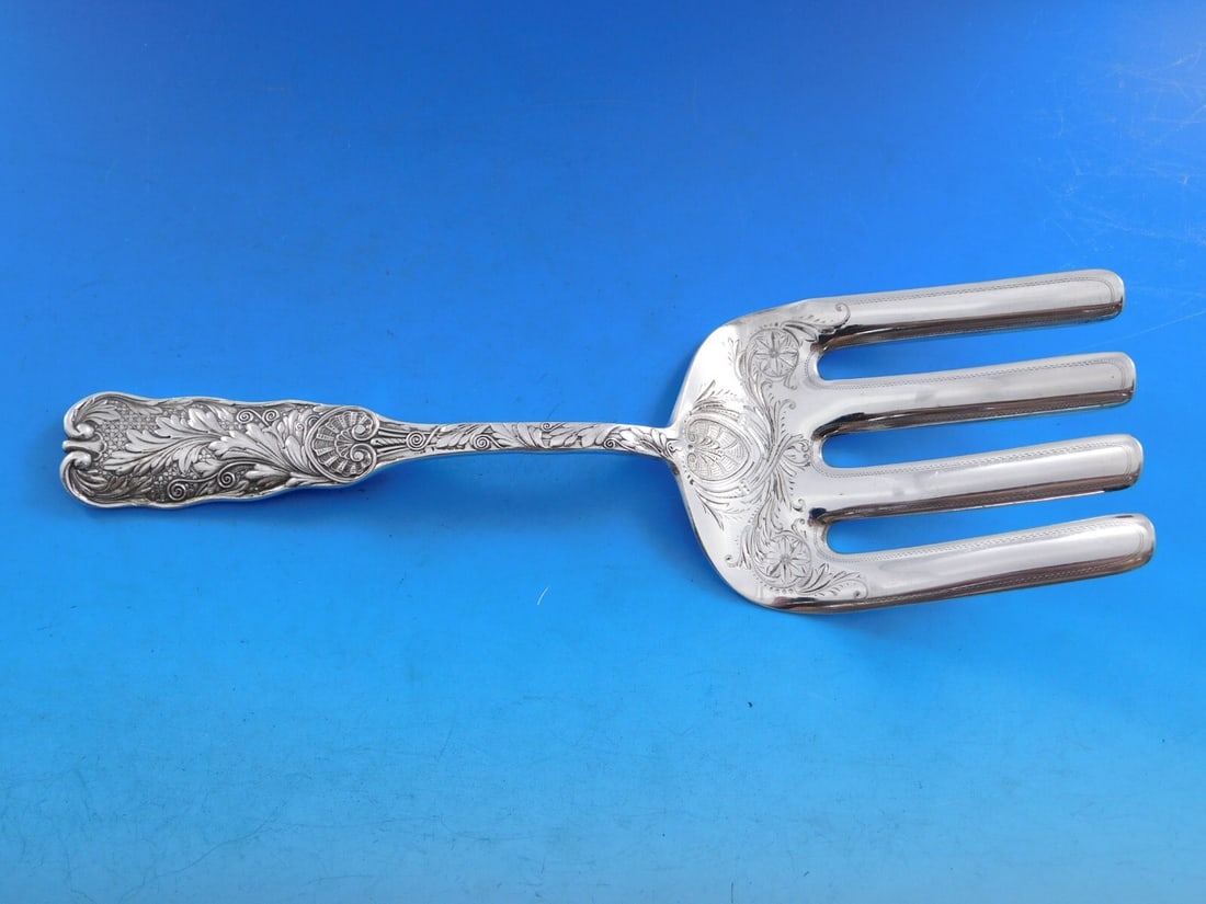 Gorham Saint Cloud Sterling Silver Asparagus Serving Fork 9 1/4": Gorham Saint Cloud Sterling Silver Asparagus Serving Fork 9 1/4" Experience the elegance of the Saint Cloud pattern by Gorham with this stunning sterling silver asparagus serving fork. Measuring 9 1/4