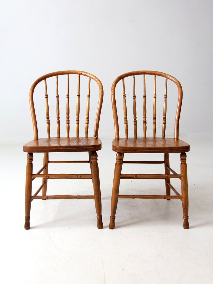 Antique Windsor Dining Chairs Pair Classic Spindle Back Rustic Charm: Antique Windsor Dining Chairs Pair Classic Spindle Back Rustic Charm This exquisite pair of antique Windsor dining chairs showcases classic spindle backs and elegantly turned legs, reflecting traditio