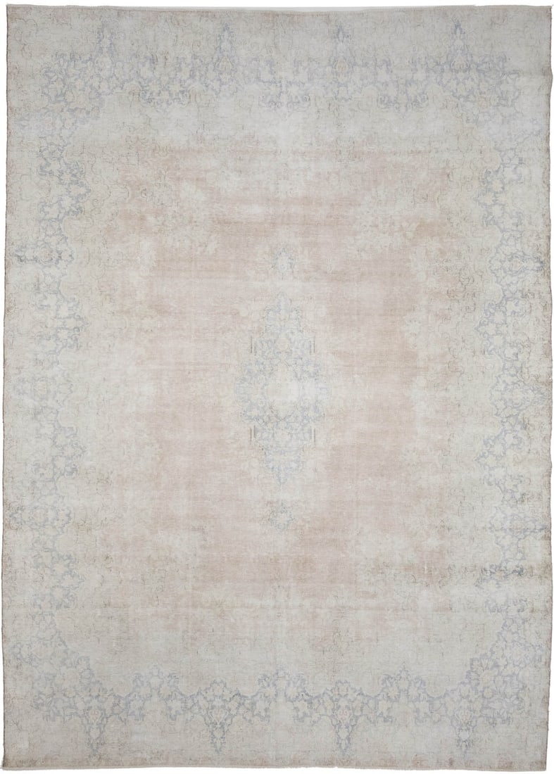 Vintage Floral Hand-Knotted Wool Area Rug 9'5 x 13'1: Vintage Floral Hand-Knotted Wool Area Rug 9'5 x 13'1 Enhance your space with this stunning 9'5" x 13'1" farmhouse semi-antique floral distressed vintage Oriental rug. Hand-knotted with exquisite craft