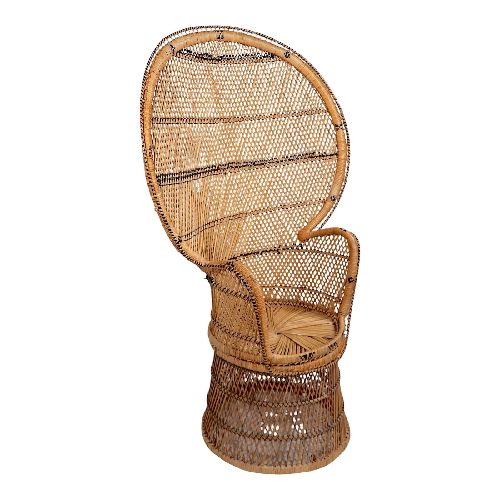 Elegant Vintage Emanuelle Wicker Peacock Chair Tan Color: Elegant Vintage Emanuelle Wicker Peacock Chair Tan Color Discover the charm of this vintage Emanuelle Peacock chair, a classic piece that showcases timeless design. This chair features a removable top