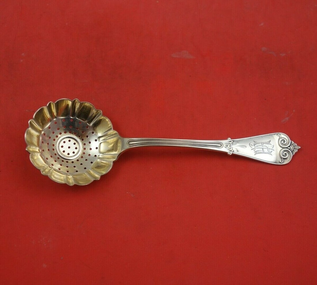 Tiffany & Co Beekman Sterling Silver Sugar Sifter Gold Wash 6 3/4in: Tiffany & Co Beekman Sterling Silver Sugar Sifter Gold Wash 6 3/4in This exquisite sugar sifter is a stunning piece from the Beekman pattern by Tiffany & Co. Crafted from high-quality sterling silver 