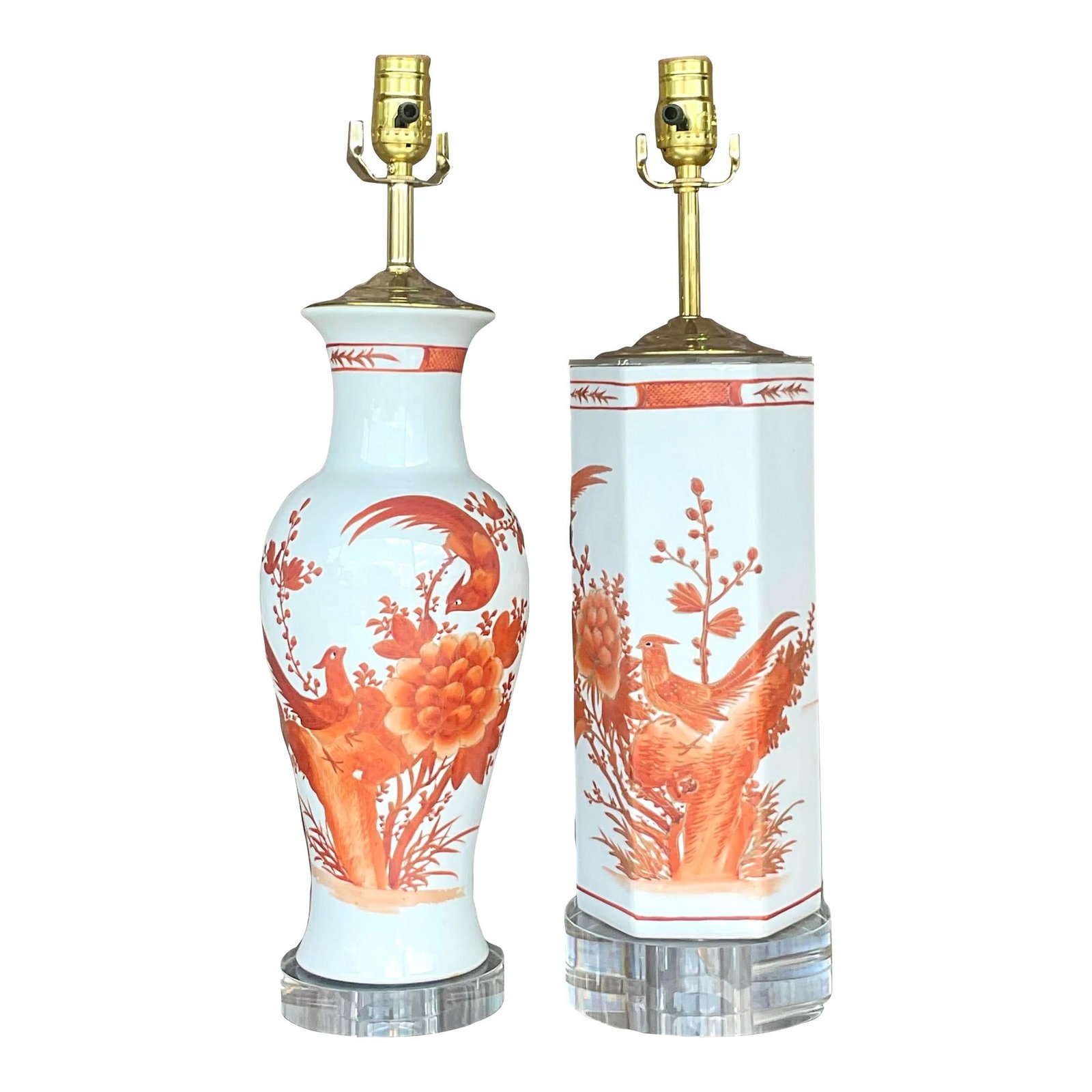 Vintage Chinoiserie Lamps Set of Two Off-white Brass Lucite Ceramic: Vintage Chinoiserie Lamps Set of Two Off-white Brass Lucite Ceramic Discover this fabulous set of vintage Asian table lamps, beautifully designed in Chinoiserie style. This chic duo features the same 