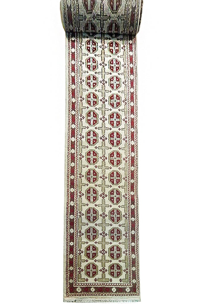 Ivory Handmade Mahal Runner 2'7 x 20' from Harooni Rugs: Ivory Handmade Mahal Runner 2'7 x 20' from Harooni Rugs Free continental US Shipping Elevate your home decor with this exquisite 2.7 x 20 Ivory Handmade Mahal Style Runner. Meticulously crafted by ski