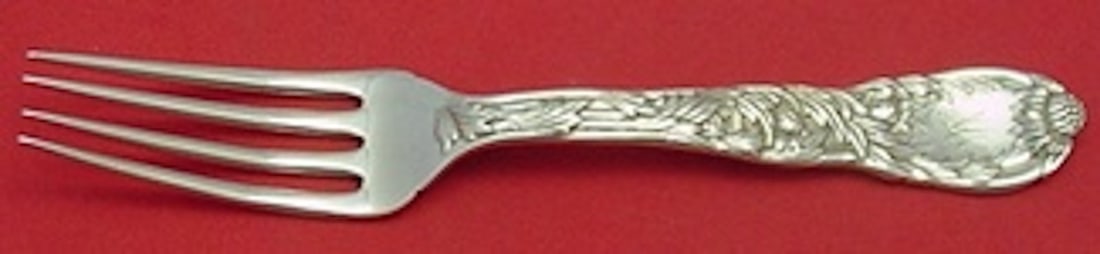 Tiffany & Co Chrysanthemum Sterling Silver Dinner Fork 7.5": Tiffany & Co Chrysanthemum Sterling Silver Dinner Fork 7.5" Indulge in the elegance of the Chrysanthemum pattern by Tiffany & Co. This exquisite sterling silver dinner fork measures 7 1/2" and showcas