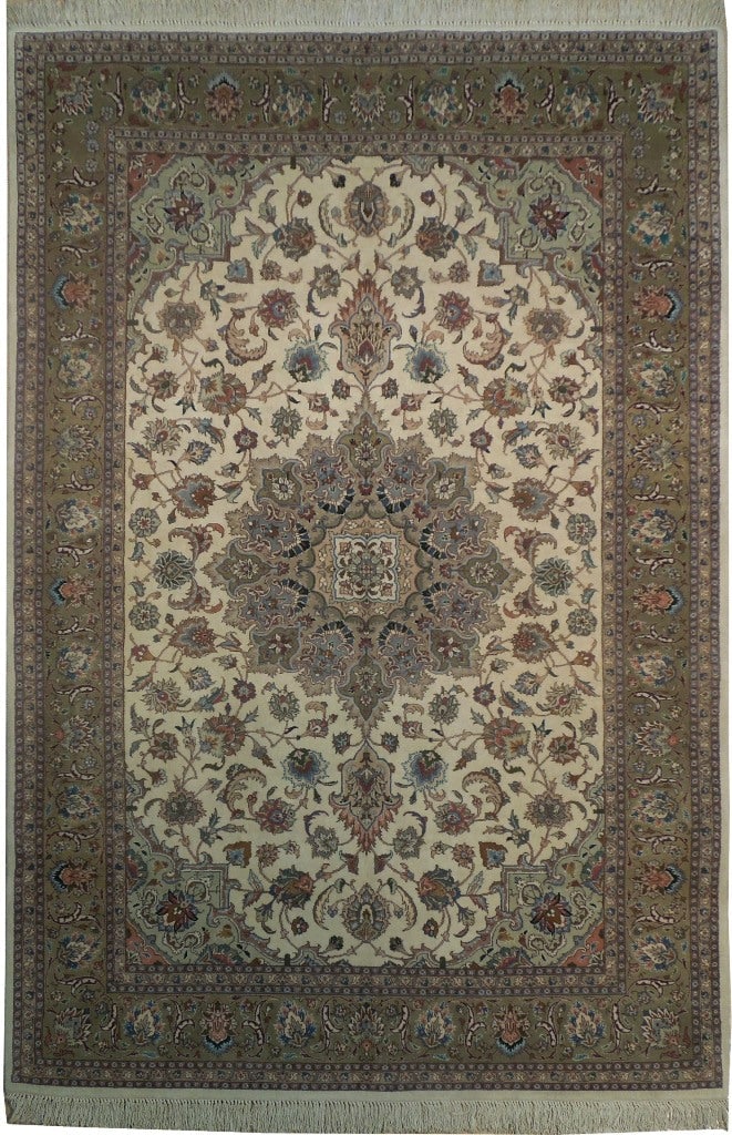 6.7 x 9.8 Persian Tabriz Rug Handmade Iran Wool Silk 400 KPSI Ivory Green: 6.7 x 9.8 Persian Tabriz Rug Handmade Iran Wool Silk 400 KPSI Ivory Green Free continental US Shipping This fine Persian Tabriz rug is an authentic hand-knotted piece from Iran, crafted with a blend o