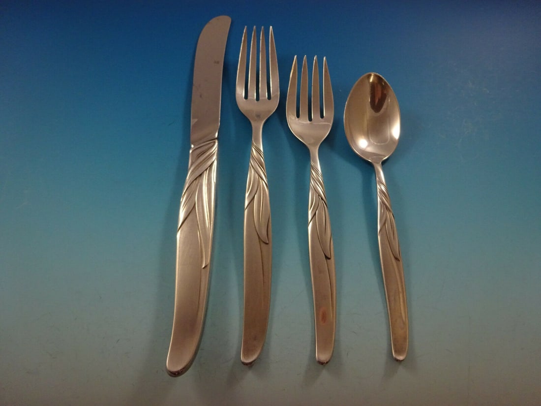 Towle Southwind Sterling Silver 4-Piece Place Setting: Towle Southwind Sterling Silver 4-Piece Place Setting Enhance your dining experience with this exquisite 4-piece place setting from the Southwind pattern by Towle. Crafted from high-quality sterling s