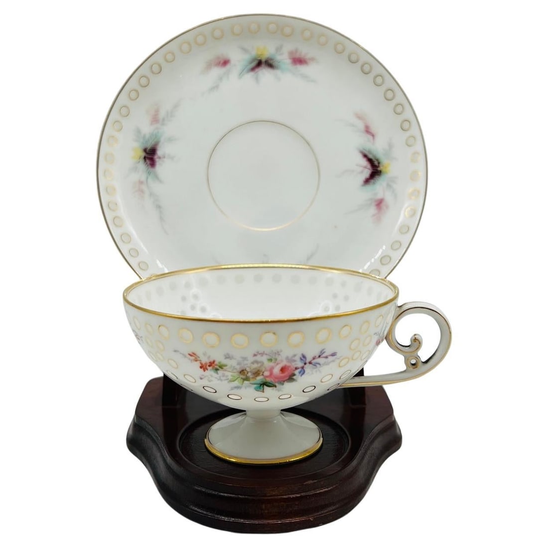 Art Nouveau Porcelain Tea Cup and Saucer Gilt Enameled Rice Grain Design: Art Nouveau Porcelain Tea Cup and Saucer Gilt Enameled Rice Grain Design This exquisite porcelain tea cup and saucer set showcases the elegant Rice Grain pattern, enhanced by gilt enamel detailing. Cr