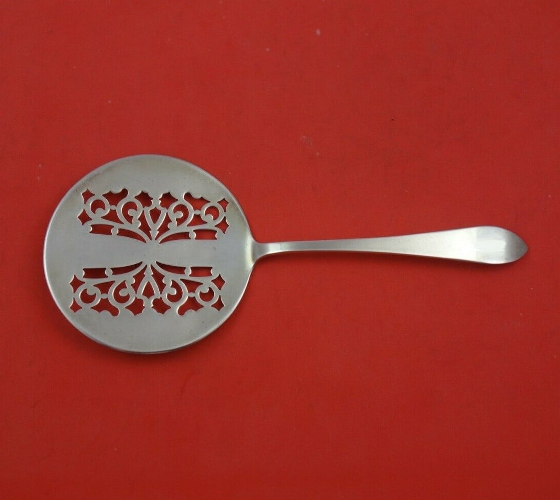 Dominick & Haff Pointed Antique Sterling Silver Tomato Server with Butterfly: Dominick & Haff Pointed Antique Sterling Silver Tomato Server with Butterfly This exquisite tomato server features the elegant "Pointed Antique" pattern by Dominick & Haff, crafted from high-quality s