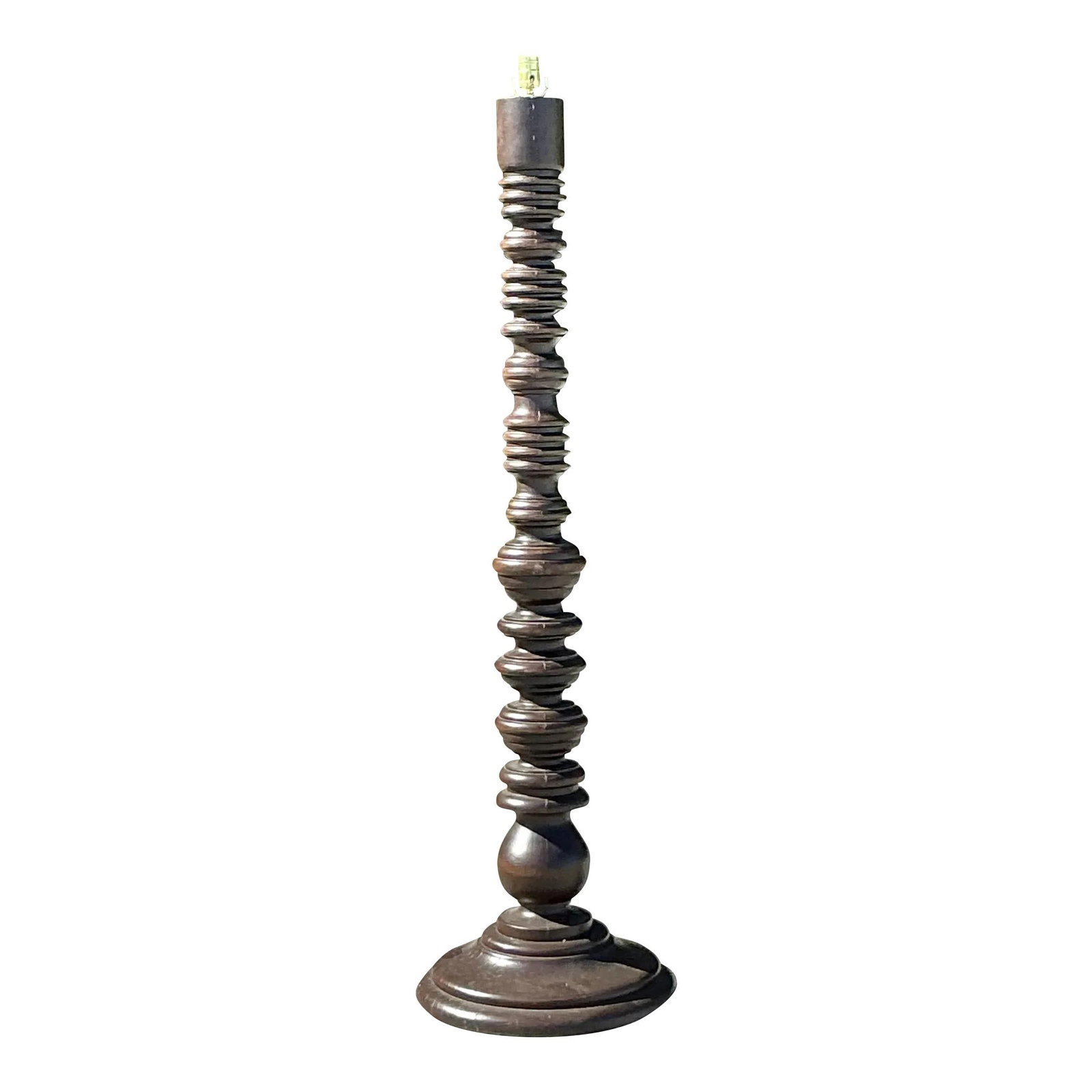 Vintage Boho Turned Wood Floor Lamp with Sculpted Base: Vintage Boho Turned Wood Floor Lamp with Sculpted Base Illuminate your space with this Vintage Boho Turned Wood Floor Lamp. Featuring a beautifully sculpted base adorned with intricate detailing, this