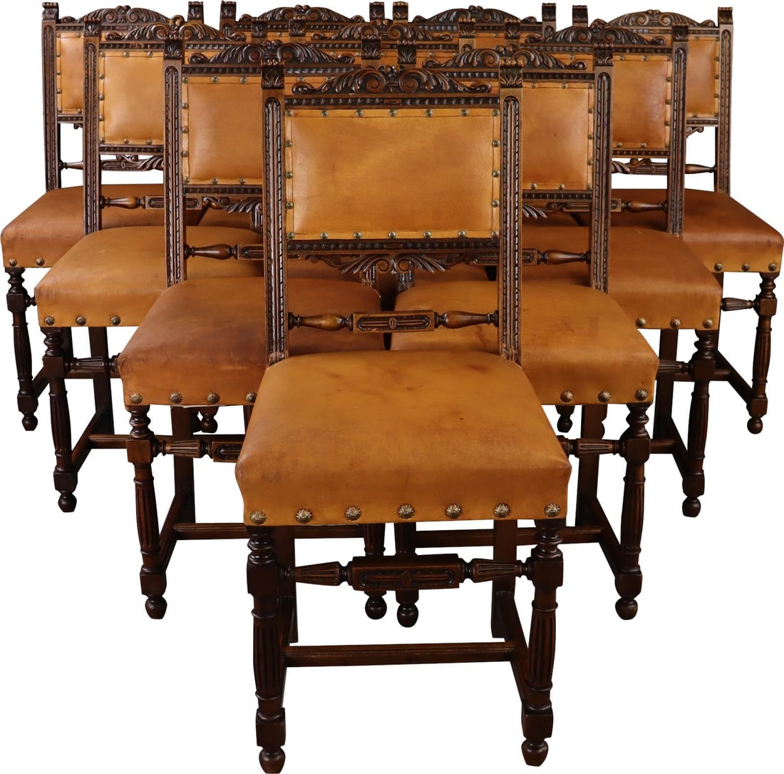Renaissance Style Vintage Oak Dining Chairs from France 1900: Renaissance Style Vintage Oak Dining Chairs from France 1900 This set of Vintage Oak Dining Chairs, dating back to 1900, features a classic Renaissance style. Crafted from solid oak, these chairs are 