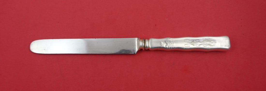 Tiffany & Co Sterling Silver Dinner Knife Lap Over Edge Acid Etched 10.5": Tiffany & Co Sterling Silver Dinner Knife Lap Over Edge Acid Etched 10.5" This exquisite dinner knife features the renowned Lap Over Edge Acid Etched pattern by Tiffany & Co., crafted from high-qualit