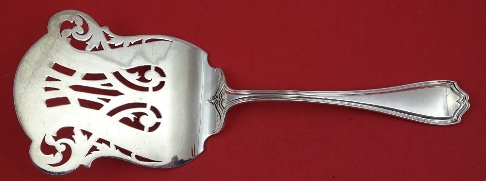 Reed Barton Hepplewhite Sterling Asparagus Server 10 Fancy Piercing: Reed Barton Hepplewhite Sterling Asparagus Server 10 Fancy Piercing This is a Reed & Barton Hepplewhite pattern asparagus server crafted from sterling silver. Featuring a hollow handle and a fully ste