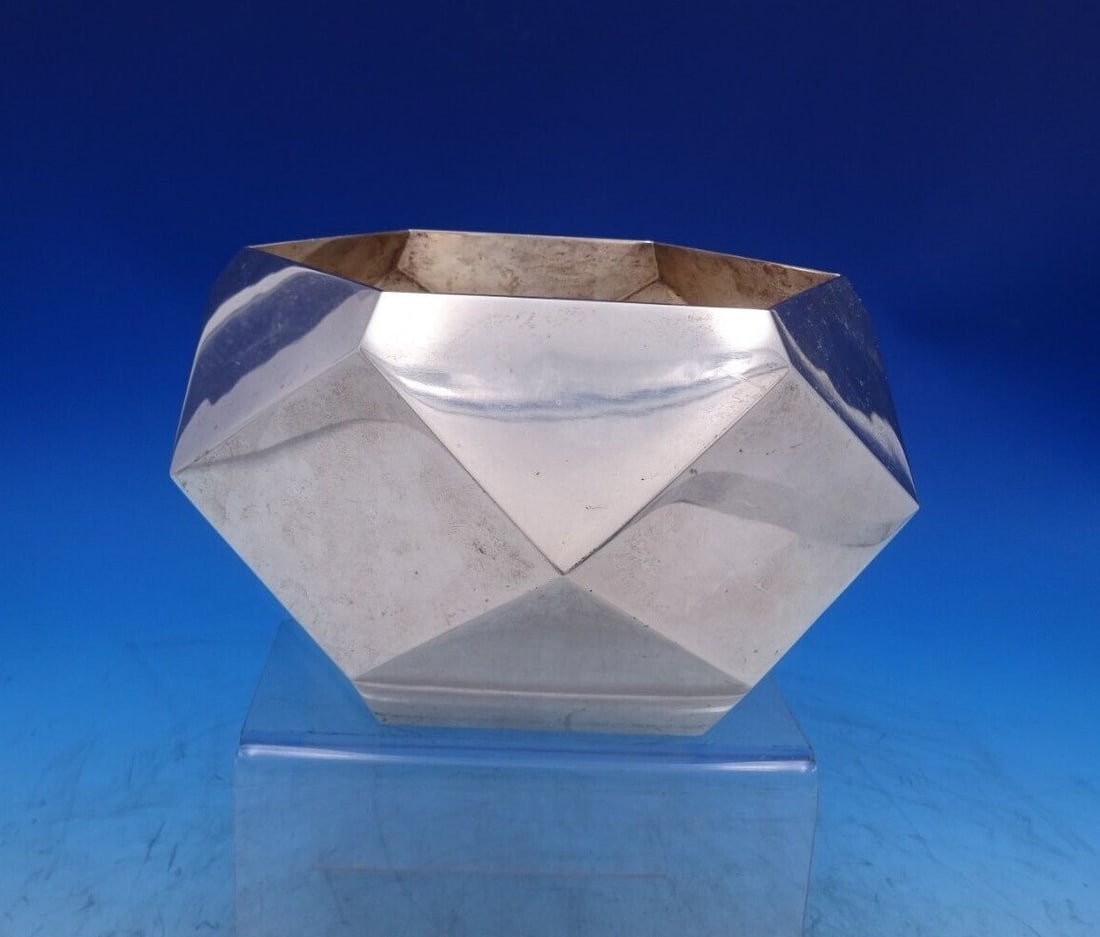 Tiffany & Co Sterling Silver Wine Cooler Cubist Bowl 30.2oz: Tiffany & Co Sterling Silver Wine Cooler Cubist Bowl 30.2oz This exquisite Tiffany & Co. sterling silver wine cooler or cubist bowl is a stunning addition to any collection. Crafted in Portugal, this 
