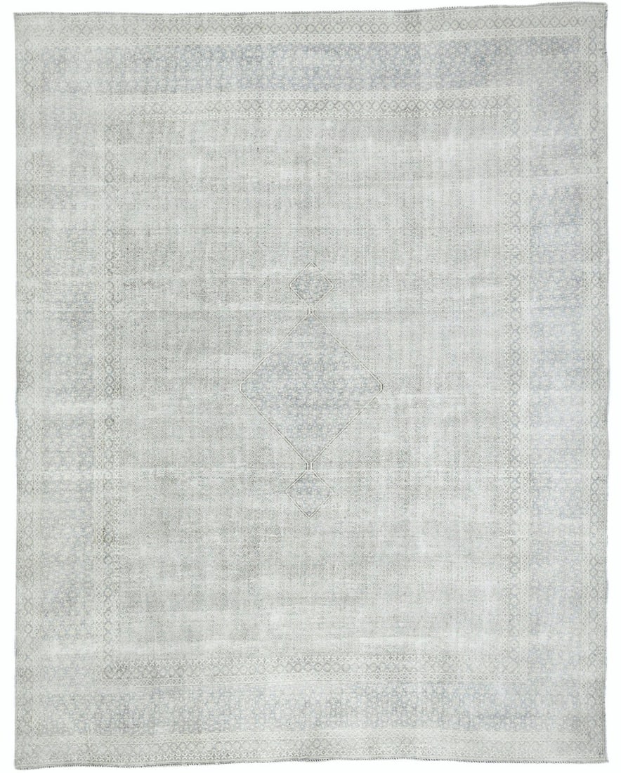 Vintage Hand-Knotted Floral Oriental Rug 9'7 x 12'2 Wool Classic Home Decor: Vintage Hand-Knotted Floral Oriental Rug 9'7 x 12'2 Wool Classic Home Decor Enhance your living space with this exquisite 10X12 ft Antique Distressed Floral Oriental Rug, a perfect blend of vintage ch