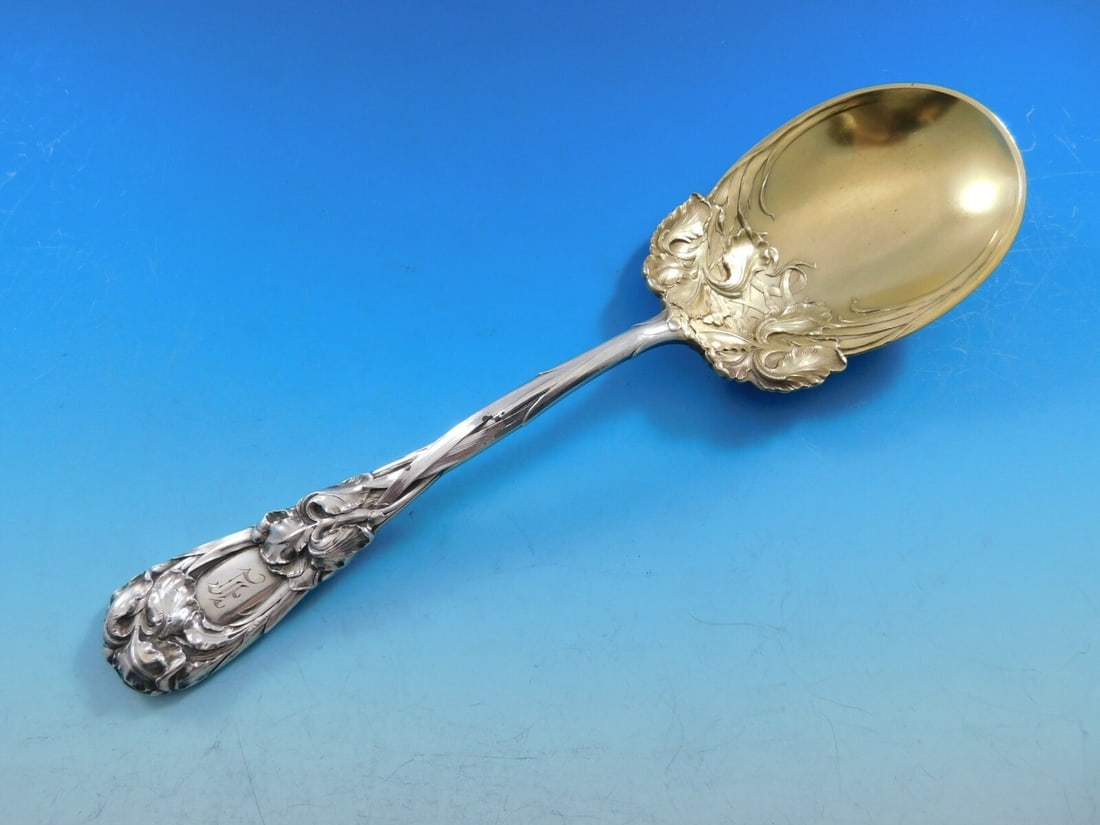 Durgin New Art Sterling Silver Berry Serving Spoon Iris 9 3/4in Gold-Washed: Durgin New Art Sterling Silver Berry Serving Spoon Iris 9 3/4in Gold-Washed This exquisite serving spoon, crafted by Durgin in sterling silver, showcases the elegant "New Art" pattern, a nod to the Fr