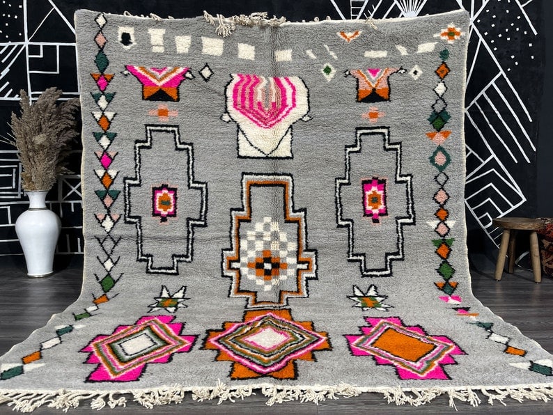 Authentic Handwoven Elrgant Rug from Morocco 100% Sheep Wool: Authentic Handwoven Elrgant Rug from Morocco 100% Sheep Wool Discover the beauty of this authentic Elrgant Rug, handwoven in the Atlas Mountains by skilled Berber women weavers. Crafted with tradition