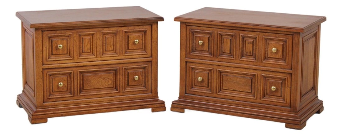 Henredon Oak Nightstand Chests Pair with Brass Hardware (1 of 10)