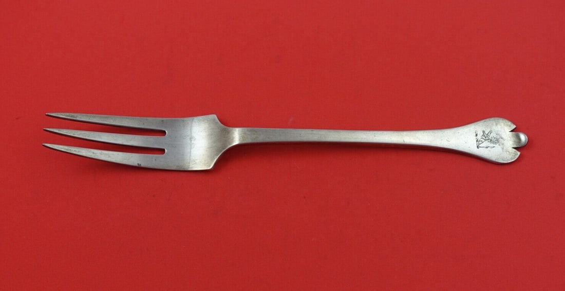 James Robinson Foxhead Sterling Silver Vegetable Fork 9.5" Monogrammed: James Robinson Foxhead Sterling Silver Vegetable Fork 9.5" Monogrammed This exquisite Foxhead vegetable fork, crafted by James Robinson, showcases the beauty of English Sterling Silver. Measuring 9 1/