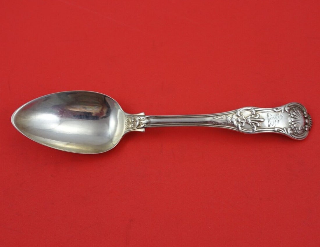 Queens Pattern English Sterling Silver Spoon with Griffin 7 1/4": Queens Pattern English Sterling Silver Spoon with Griffin 7 1/4" This exquisite spoon features the elegant 'Queens' pattern, crafted from sterling silver, hailing from the United Kingdom. Measuring 7 