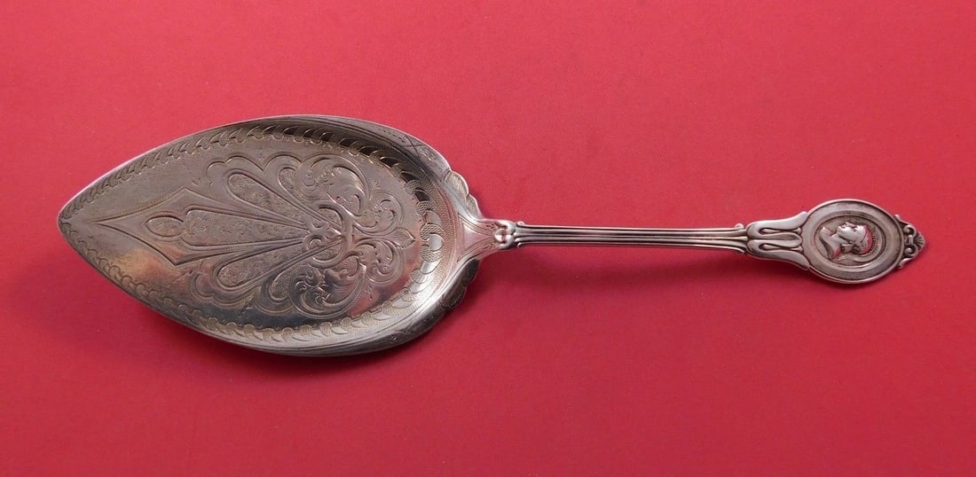Durgin Medallion Sterling Silver Pie Server 10 1/4 Bright-Cut Monogram: Durgin Medallion Sterling Silver Pie Server 10 1/4 Bright-Cut Monogram This exquisite pie server from the renowned Durgin brand features a classic Medallion pattern, crafted from high-quality sterling