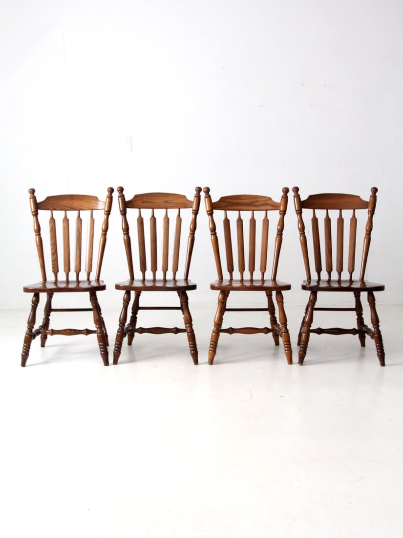 Set of 4 Mid-Century Colonial Revival Dining Chairs: Set of 4 Mid-Century Colonial Revival Dining Chairs Enhance your dining space with this exquisite set of four Mid-Century Colonial Revival dining chairs. Featuring a tall spindle back and an elegantly