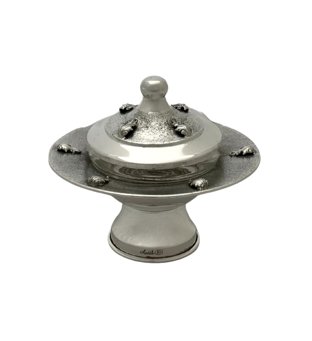 Handmade 925 Sterling Silver Leaf Applique Honey Dish with Glass Insert: Handmade 925 Sterling Silver Leaf Applique Honey Dish with Glass Insert This exquisite honey dish is crafted from fine 925 sterling silver, showcasing a unique handmade leaf applique design that beaut