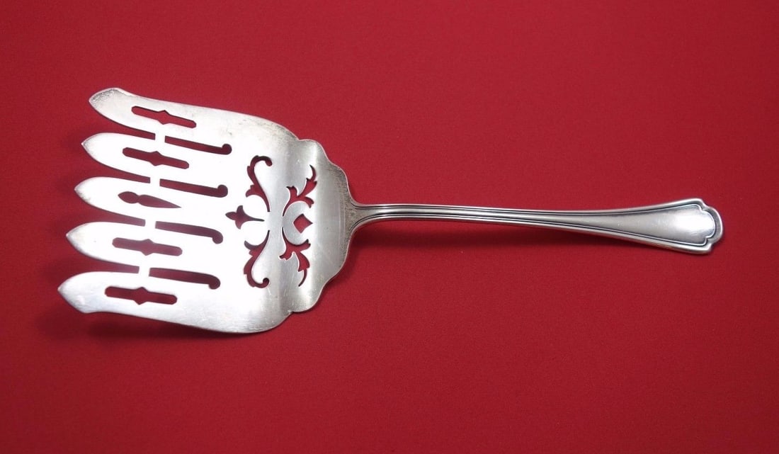 Reed and Barton Clovelly Sterling Silver Asparagus Fork 8 1/8 inches: Reed and Barton Clovelly Sterling Silver Asparagus Fork 8 1/8 inches This exquisite asparagus fork is part of the Clovelly pattern by Reed and Barton, crafted entirely from sterling silver. Measuring 