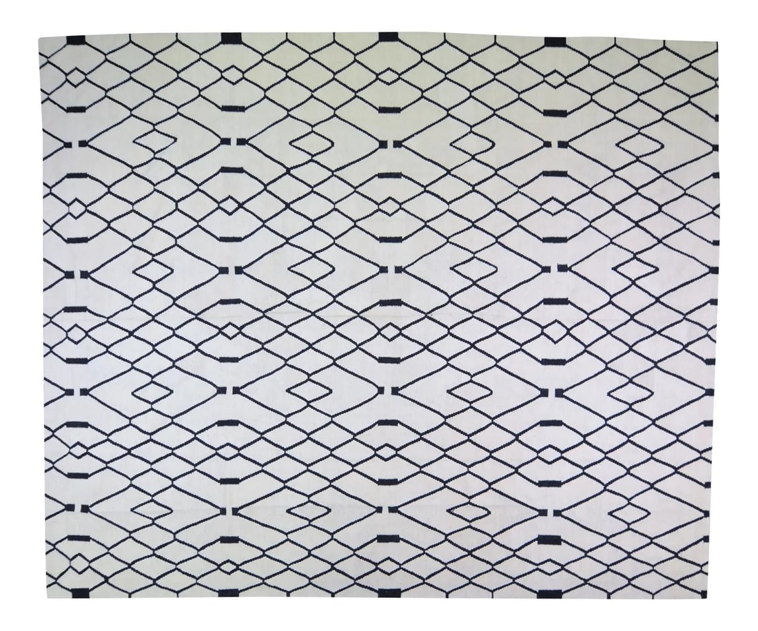 Vintage Moroccan Kilim Organic Wool Rug with Geometric Design 10'10" x 12'9": Vintage Moroccan Kilim Organic Wool Rug with Geometric Design 10'10" x 12'9" This vintage Moroccan kilim is hand woven from organic wool and features a geometric pattern in natural colors. The rug's c