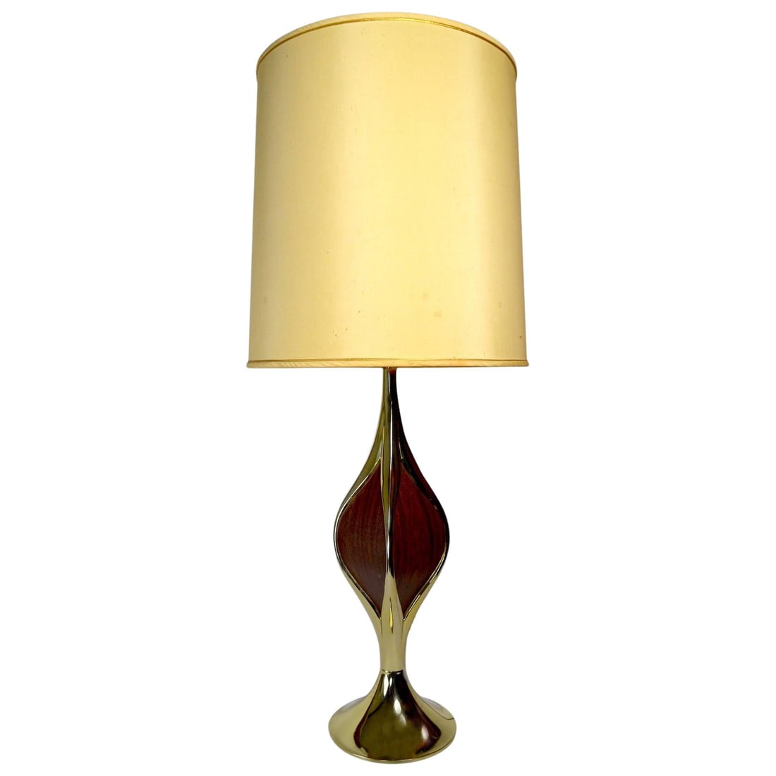 Laurel Lamp Company Mid-Century Modern H-889 Table Lamp: Laurel Lamp Company Mid-Century Modern H-889 Table Lamp This stunning Mid-Century Modern table lamp from Laurel Lamp Company showcases a stylish teardrop form base in a brass-colored metal, complement