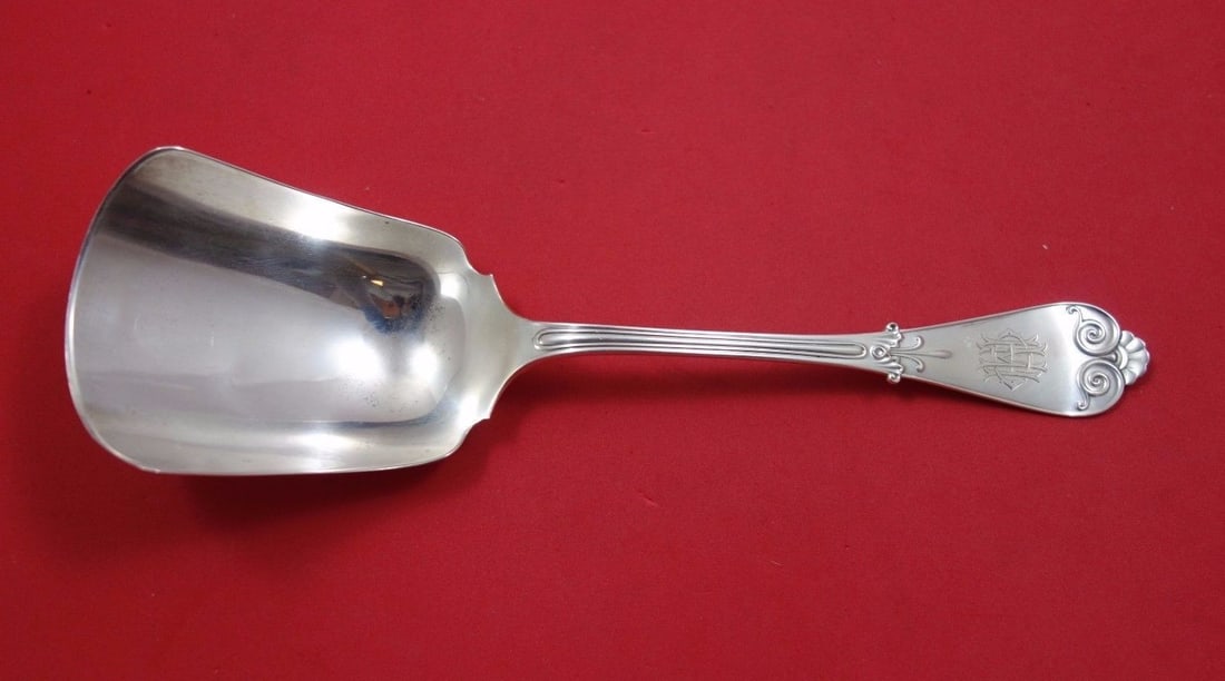Tiffany & Co Beekman Sterling Silver Cracker Scoop 9.25 Inch Bowl: Tiffany & Co Beekman Sterling Silver Cracker Scoop 9.25 Inch Bowl This exquisite cracker scoop, part of the Beekman pattern by Tiffany & Co., showcases timeless elegance with its plain bowl design. Cr