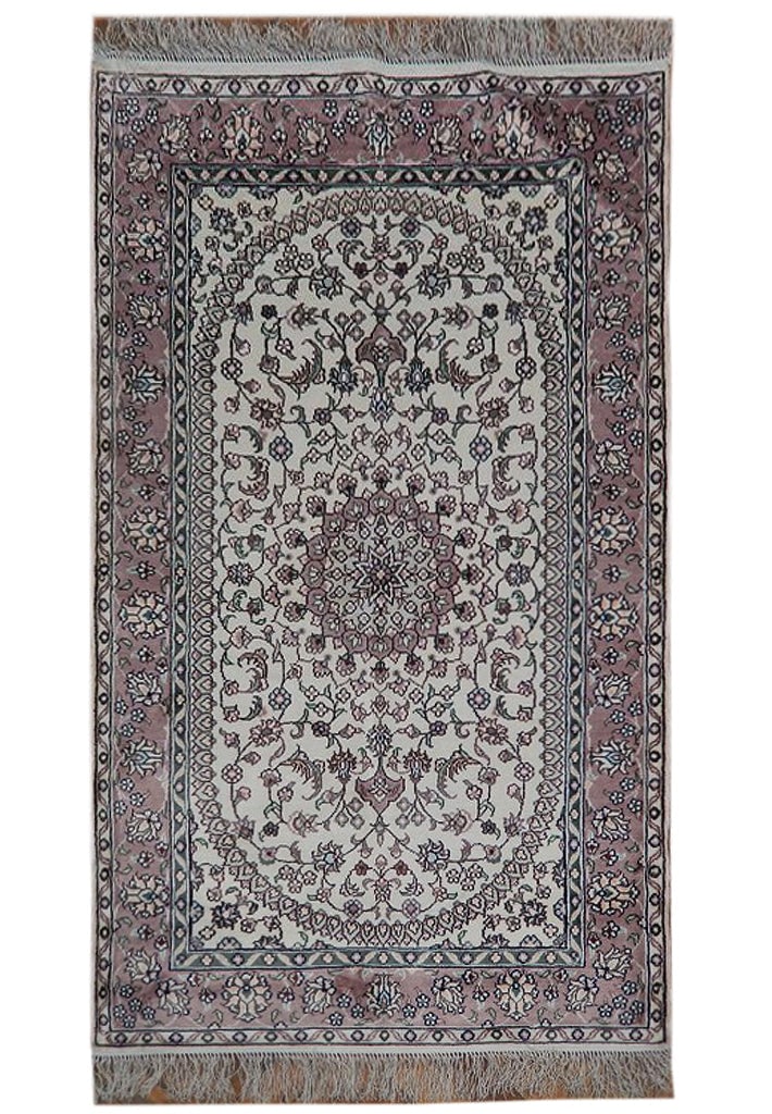Luxurious 2.8 x 4.3 Silk Handmade Rug Ivory Nain Pattern: Luxurious 2.8 x 4.3 Silk Handmade Rug Ivory Nain Pattern Free continental US Shipping Elevate your home decor with this exquisite Silk Handmade Rug featuring a classic Ivory Nain Pattern. Measuring 2.