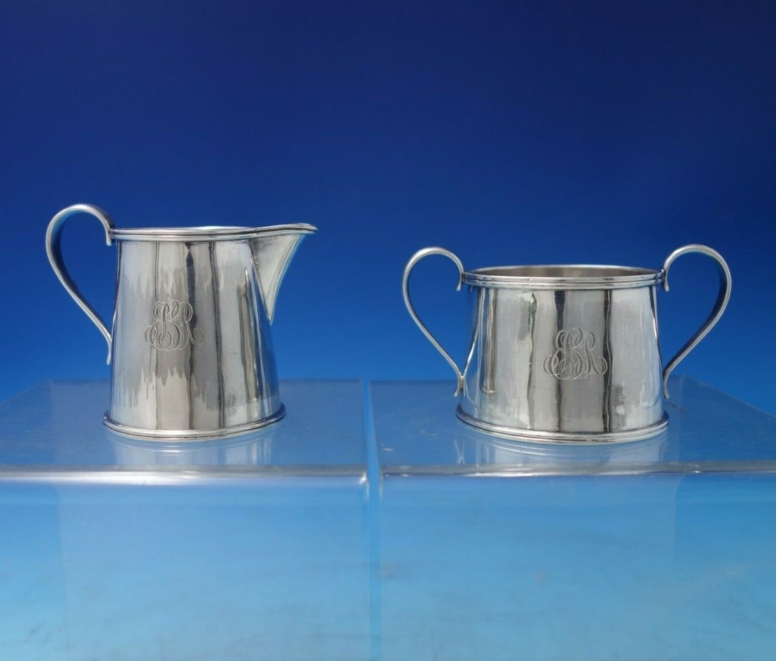 Woolley Colonial Sterling Silver Sugar and Creamer Set 2pc Handmade Vintage: Woolley Colonial Sterling Silver Sugar and Creamer Set 2pc Handmade Vintage Presenting a stunning handmade two-piece sugar and creamer set from the Colonial pattern by Woolley, crafted from sterling s