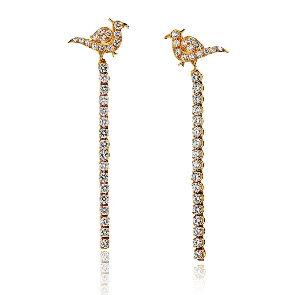 22K Yellow Gold 3.50cttw Diamond Bird Drop Earrings: 22K Yellow Gold 3.50cttw Diamond Bird Drop Earrings Elevate your style with these stunning 22K Yellow Gold earrings featuring exquisite diamond drop bird tops. Crafted from solid 22K yellow gold, thes