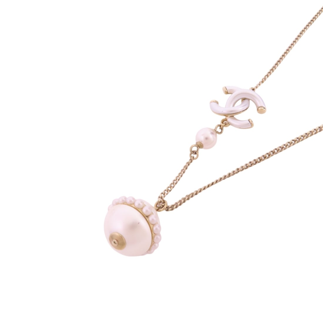 CHANEL White PVC CC Necklace GHW A17K: CHANEL White PVC CC Necklace GHW A17K This CHANEL necklace features the iconic CC logo and gold-tone hardware. Crafted from metal and PVC in a white color, it is designed for women and showcases a sty