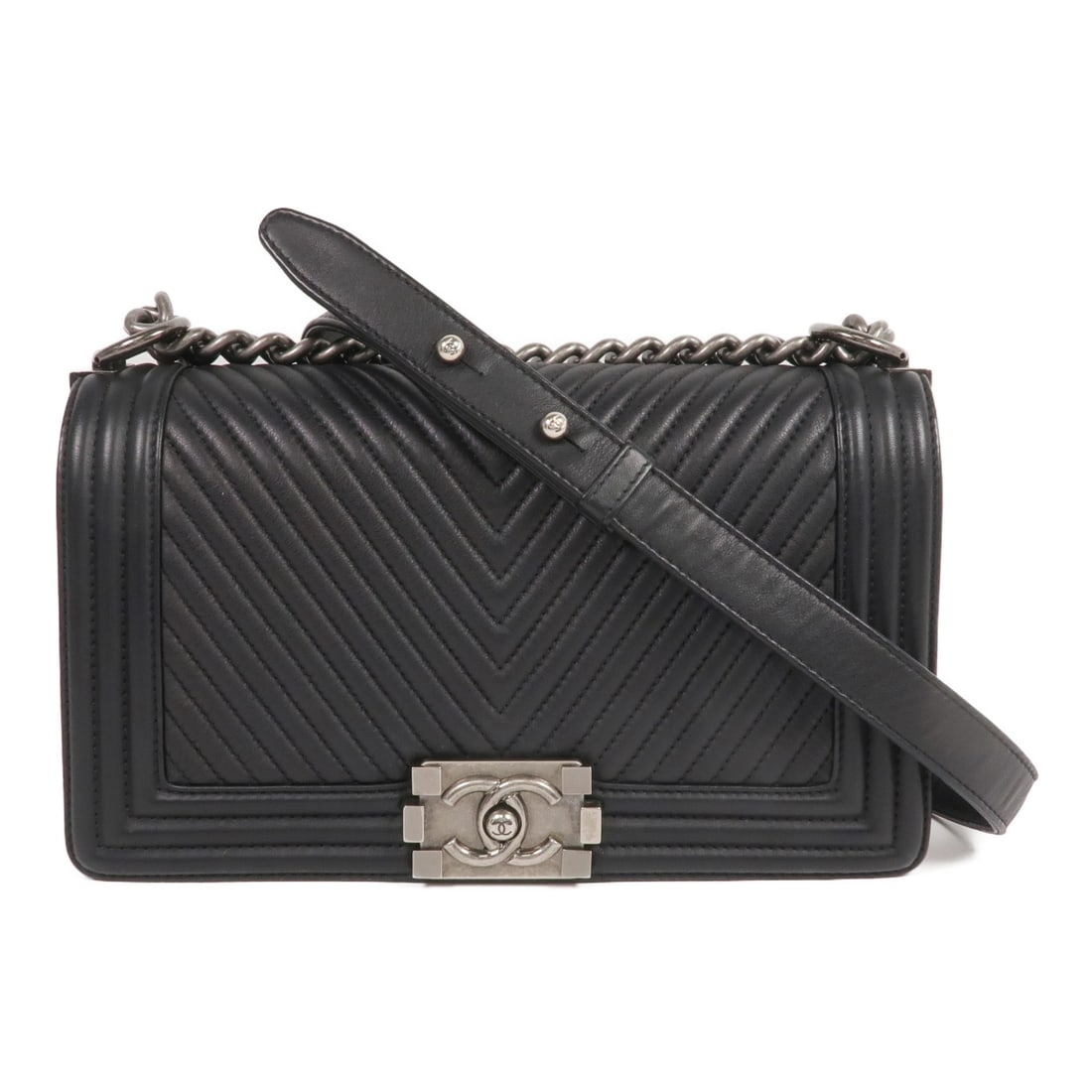 CHANEL Boy 25 black lambskin chain shoulder bag: CHANEL Boy 25 black lambskin chain shoulder bag This CHANEL Boy 25 chain shoulder bag is crafted from luxurious black lambskin leather, offering a sophisticated and timeless design. Featuring silver-t