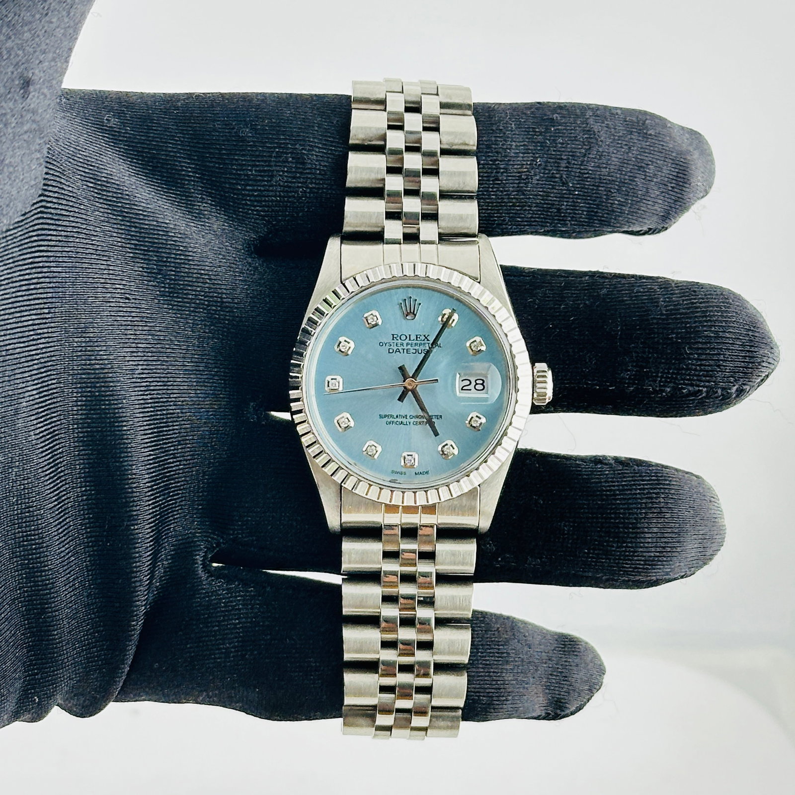 Rolex Datejust 16030 mens watch aftermarket Jubilee bracelet: Rolex Datejust 16030 mens watch aftermarket Jubilee bracelet This Rolex Datejust features a silver stick dial and is paired with an aftermarket Jubilee bracelet. The watch is identified by reference n