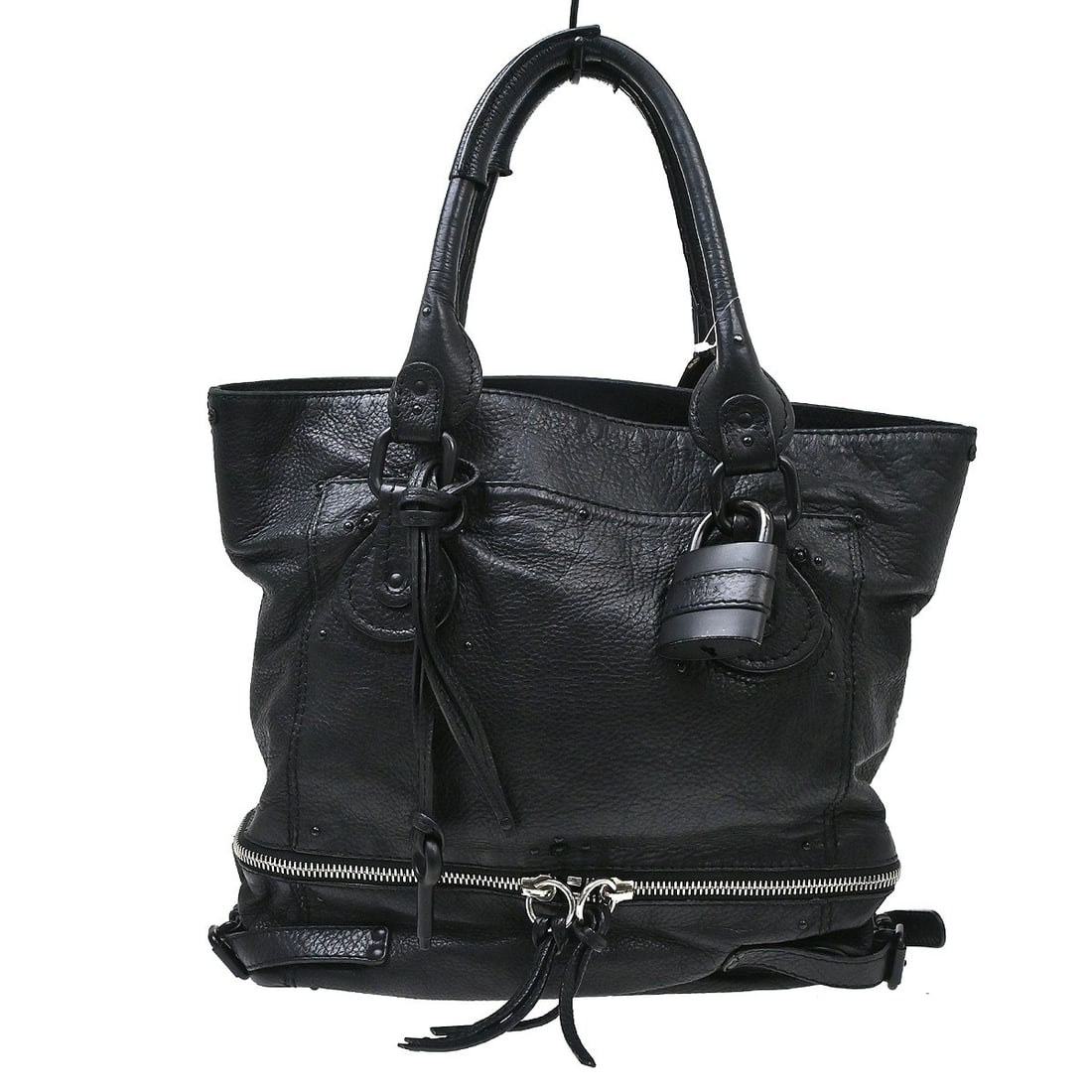Chloe Paddington black leather top handle bag with padlock key: Chloe Paddington black leather top handle bag with padlock key Chloe Paddington top handle handbag in black leather with double handles and a medium-sized silhouette. This Italy-made bag features exte