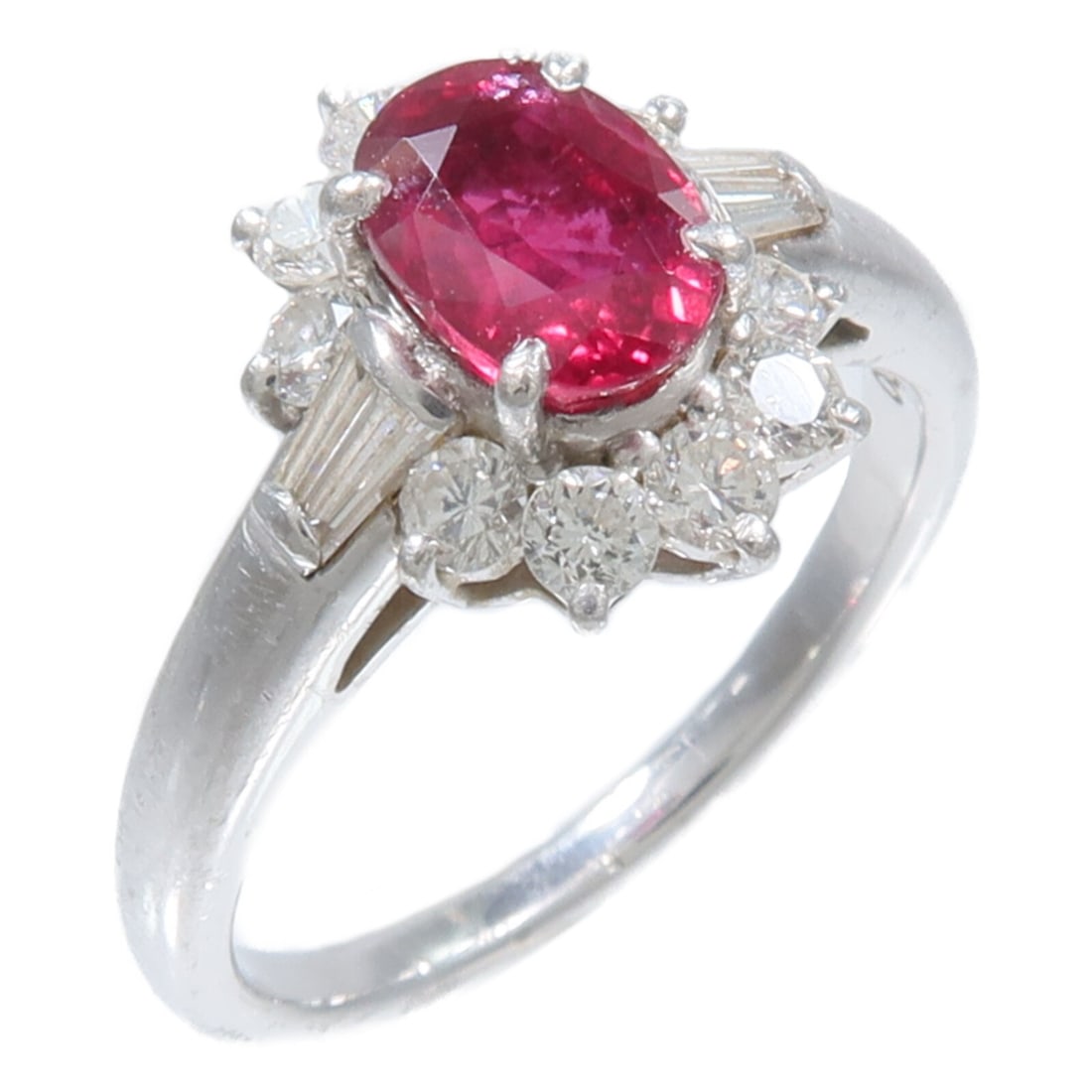 Pt900 Platinum Ruby Diamond Ring Womens Size 6: Pt900 Platinum Ruby Diamond Ring Womens Size 6 Women's ruby and diamond ring crafted in Pt900 platinum. This ring features a red ruby accented by diamonds and is presented in very good condition. Spec