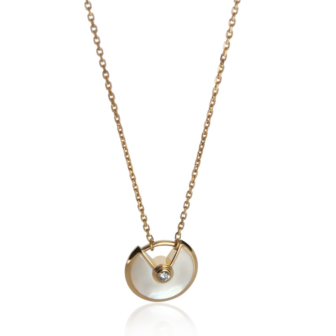 Cartier Amulette 18k Yellow Gold Mother of Pearl Diamond Pendant: Cartier Amulette 18k Yellow Gold Mother of Pearl Diamond Pendant This Cartier Amulette pendant features a round brilliant design crafted from 18k yellow gold. The pendant is set with a mother of pearl